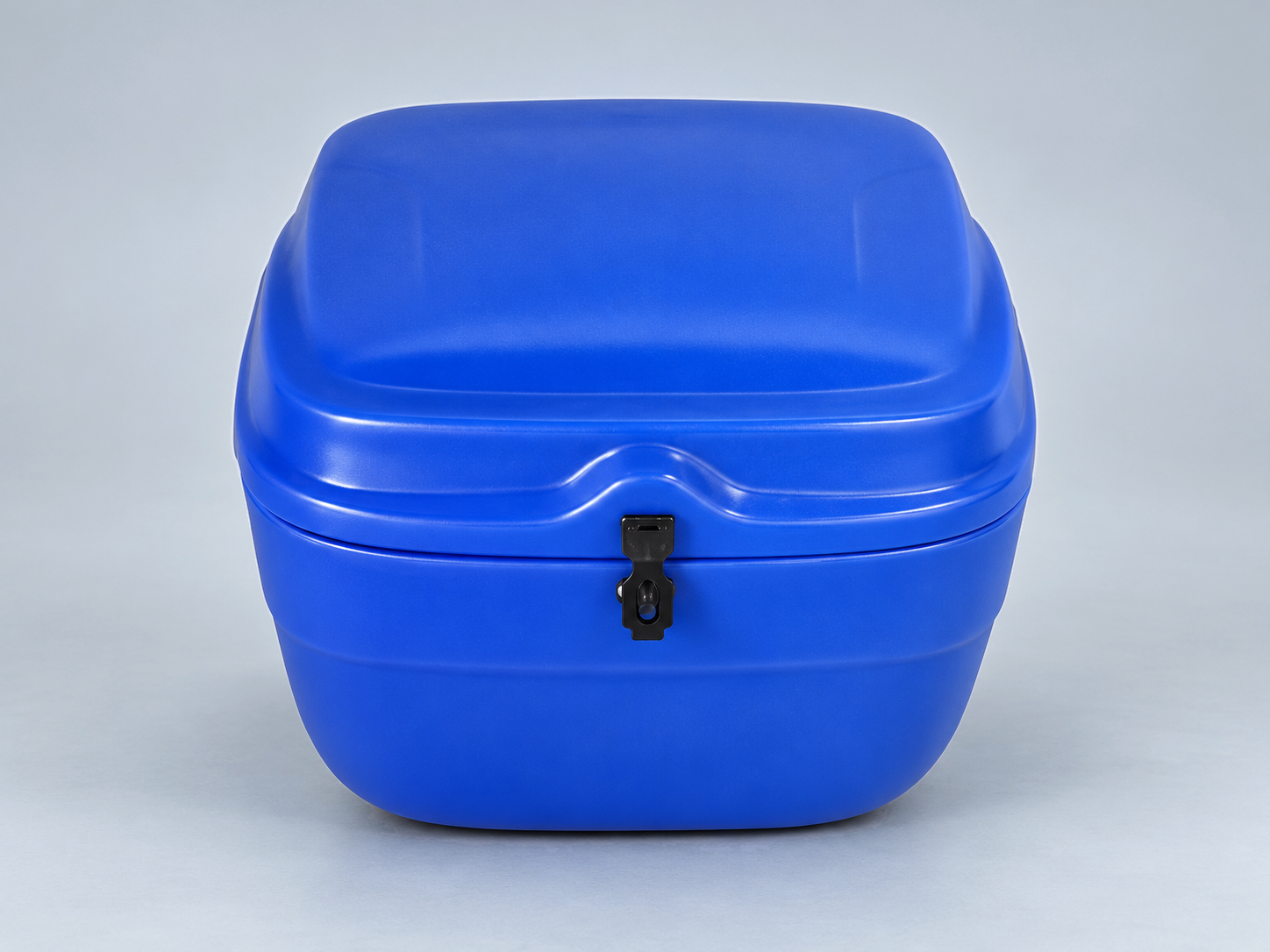 Baú para moto 50 litros, azul, em estúdio